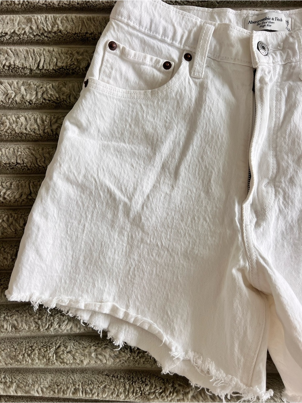 Abercrombie & Fitch Curve Love The Dad Short High Rise White Size 26/2 - Picture 2 of 7